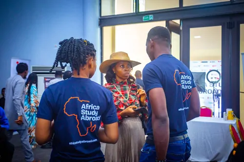 Students at Africa Study Abroad fair